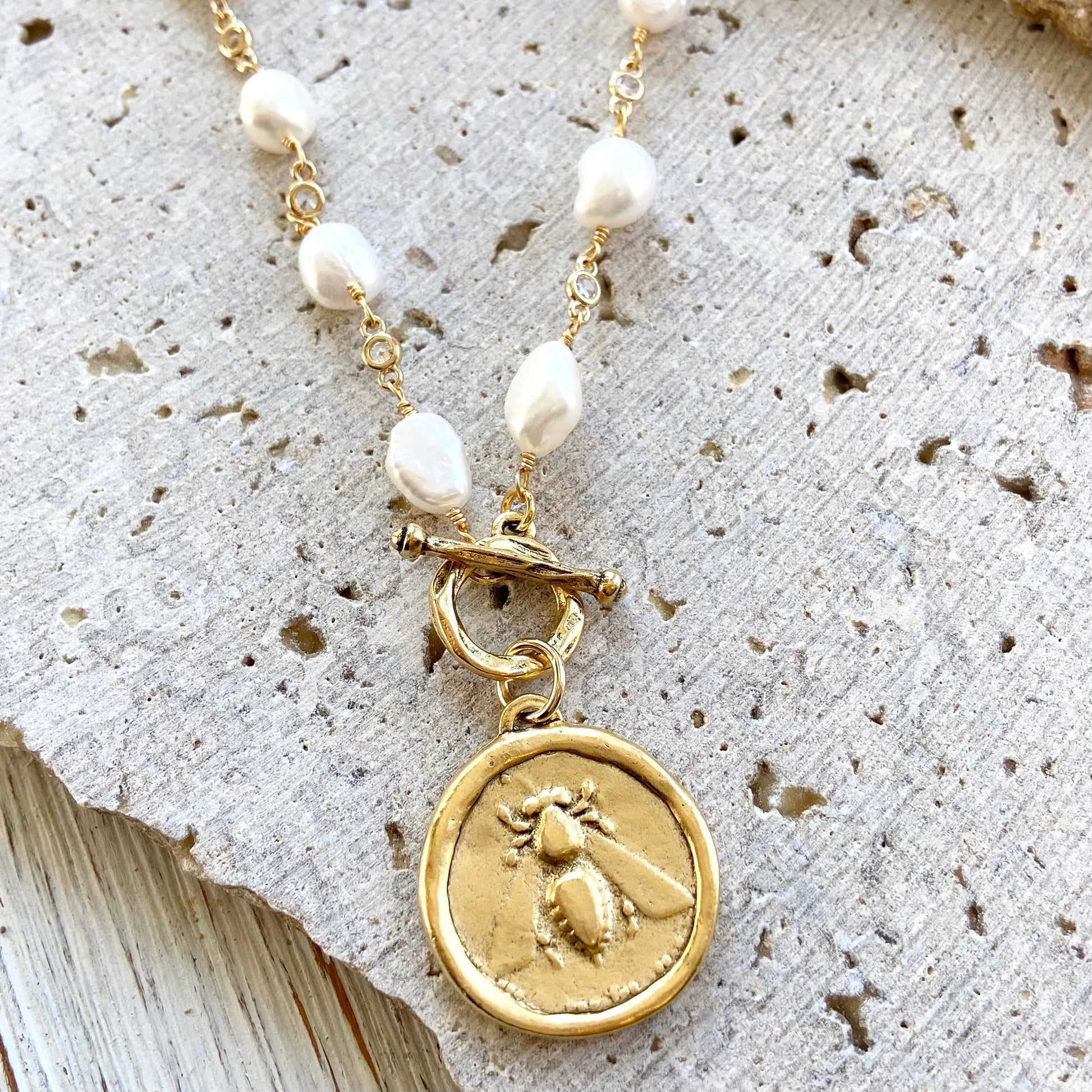 Queen bee pearl necklace boutique salon bee Jewerly  trendy
