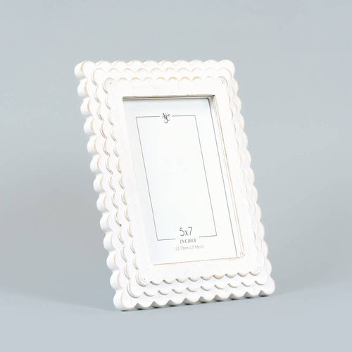 11843 - 8x10x1 wood photo frame (SCALLOP) wh (5x7) pic
