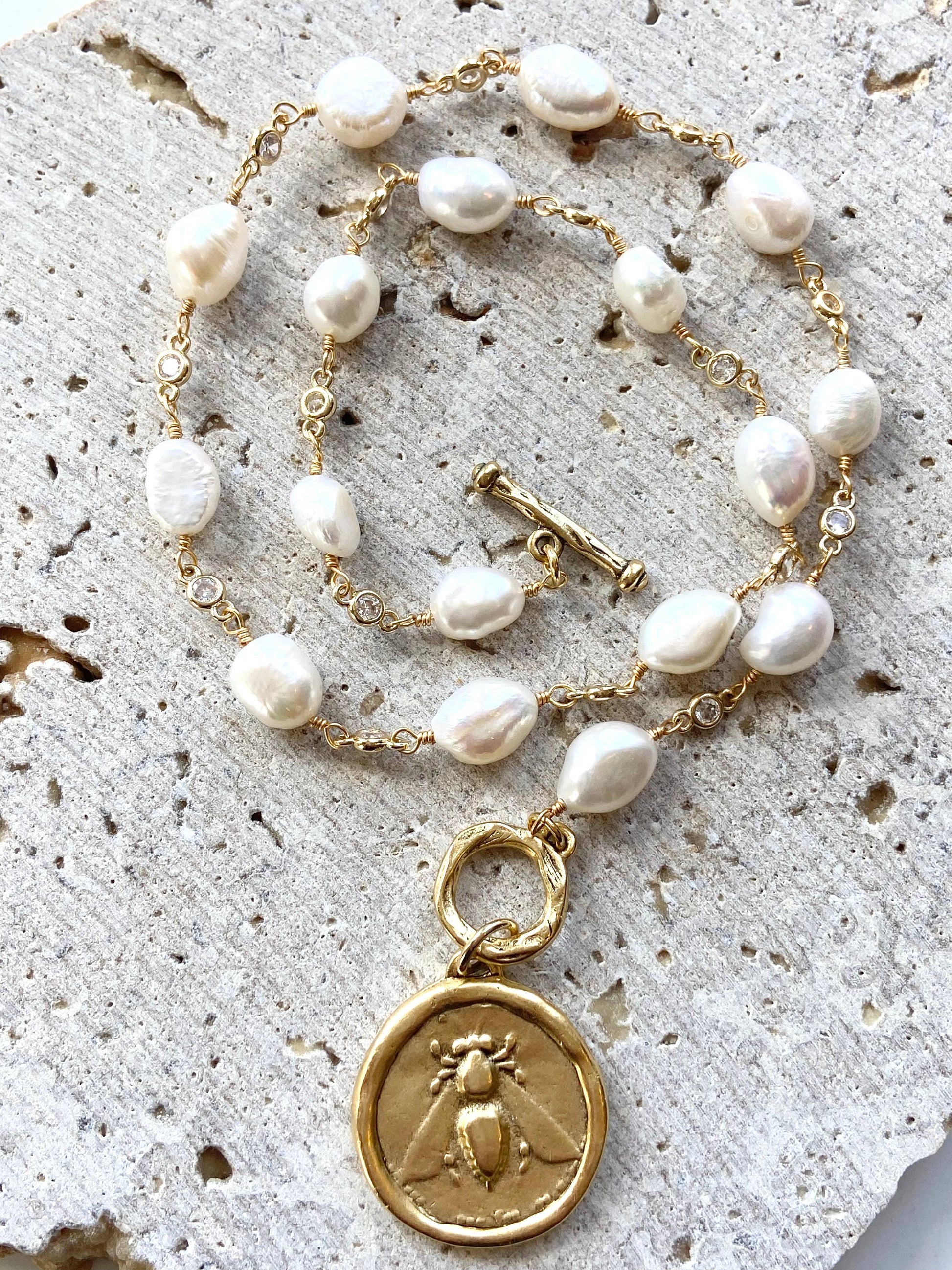 Queen bee pearl necklace boutique salon bee Jewerly  trendy
