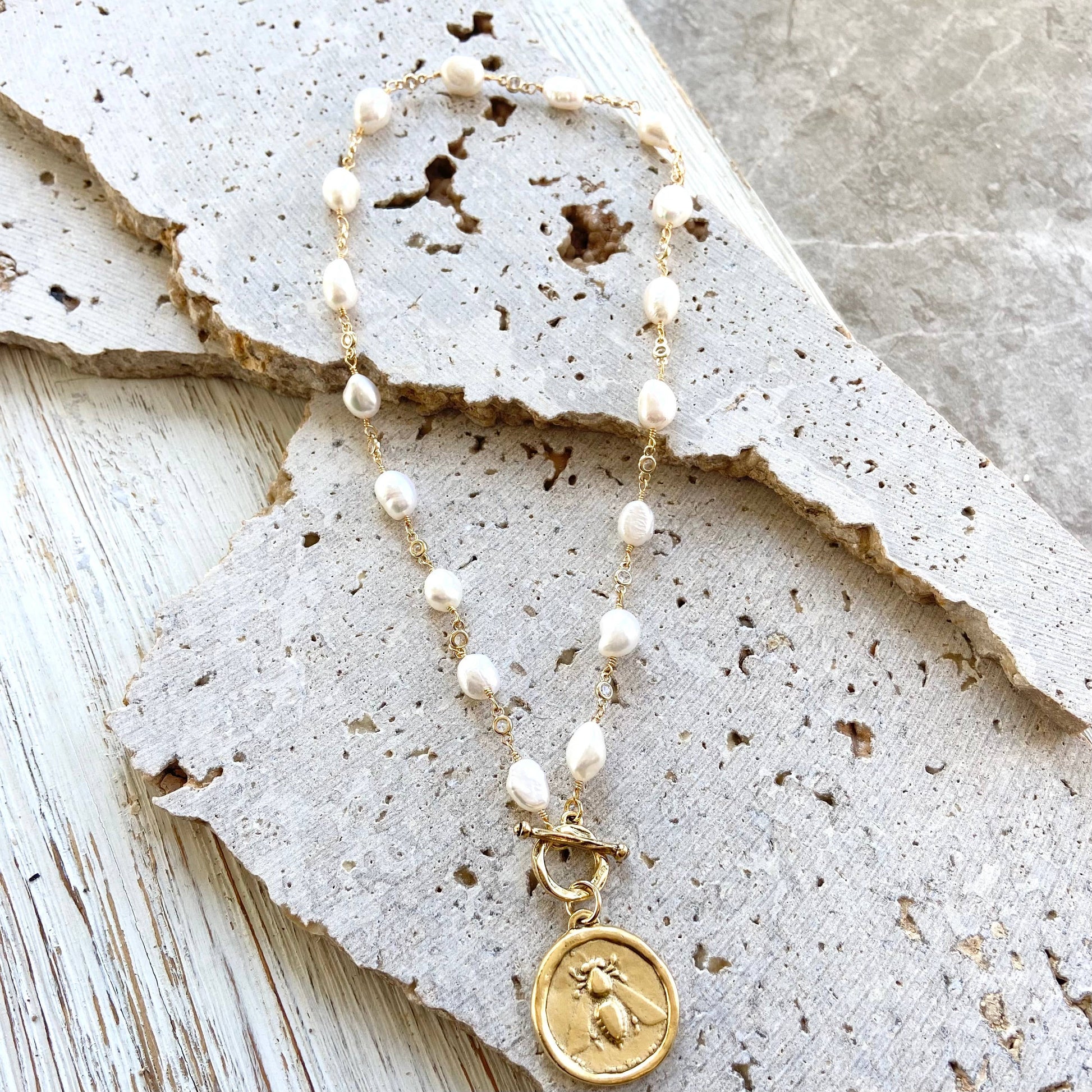 Queen bee pearl necklace boutique salon bee Jewerly  trendy