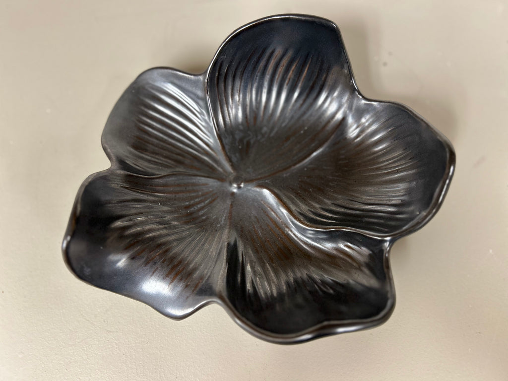 Black Hibiscus Dish