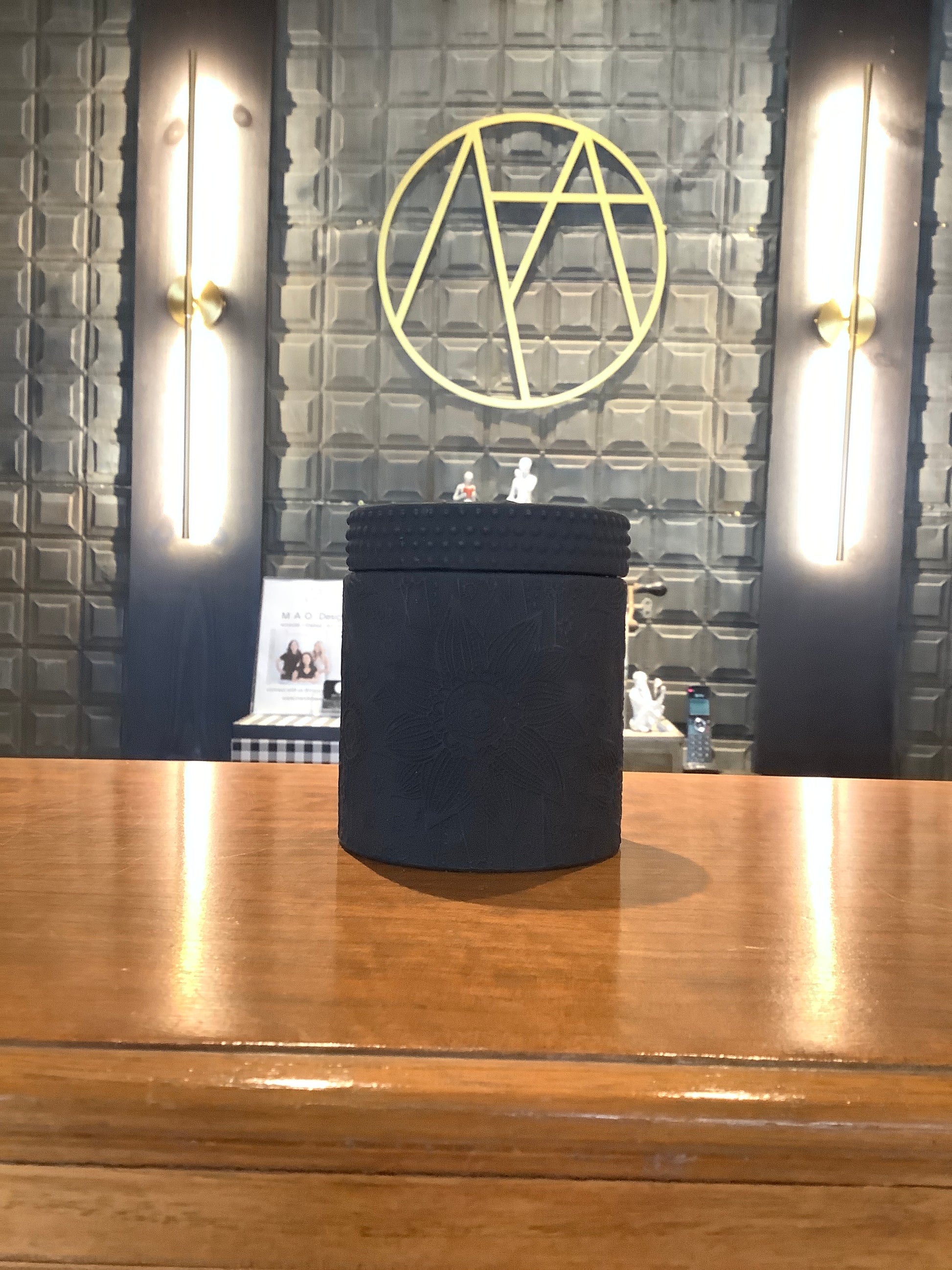 Sigscent 1001 Matte Black Floral Jar Candle