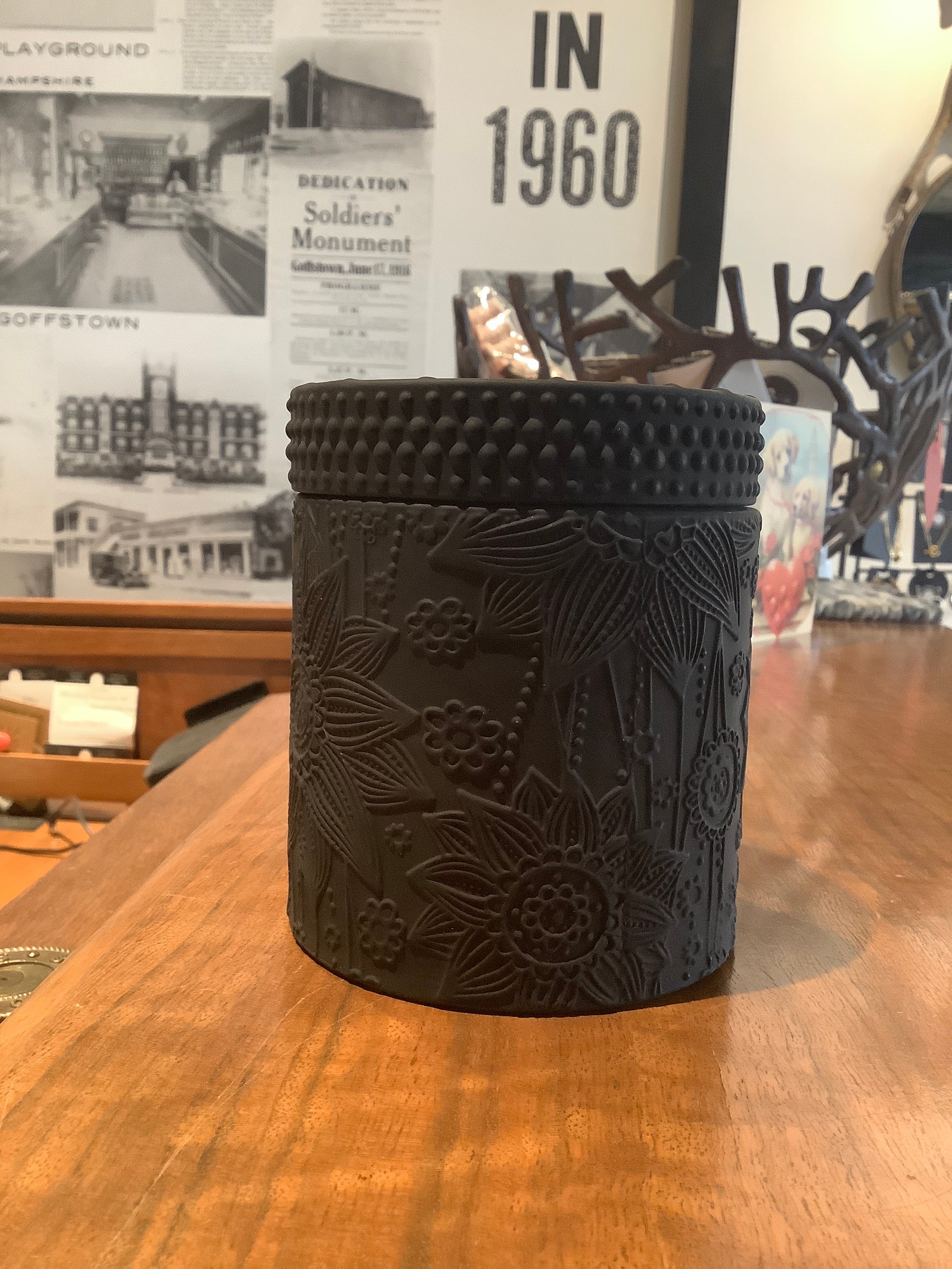 Sigscent 1001 Matte Black Floral Jar Candle