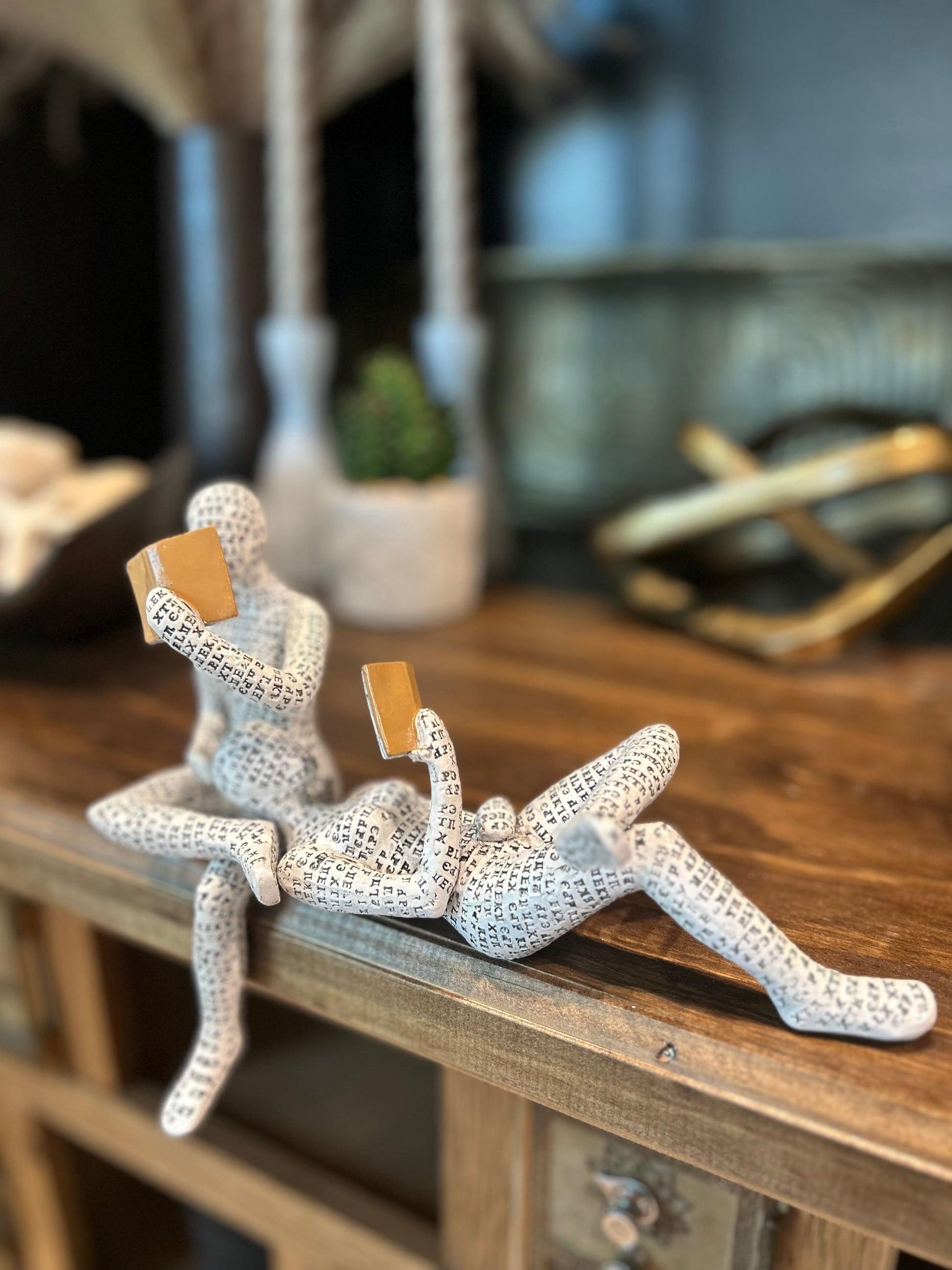 Reader Figurine - Decorative Sculpture Couple