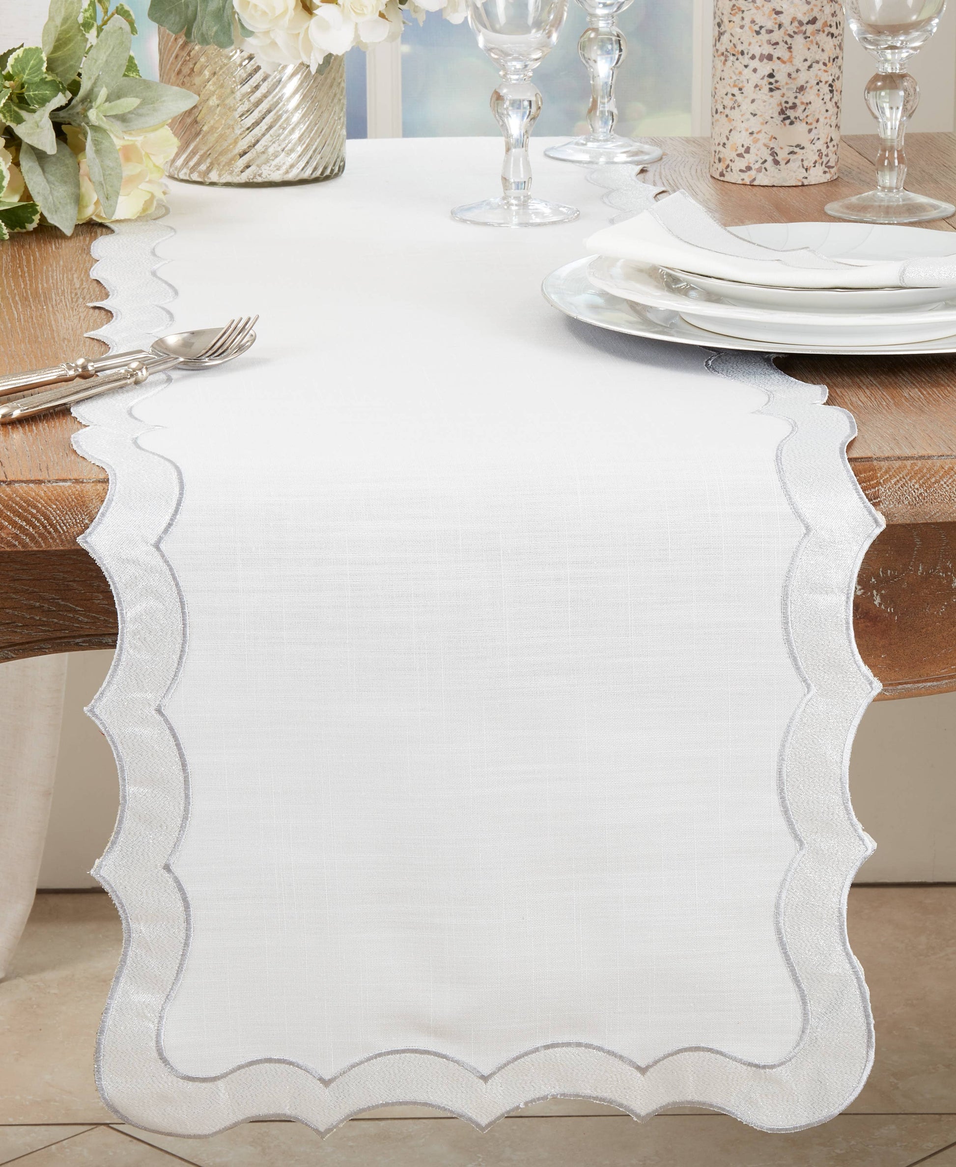 Scallop Border Runner